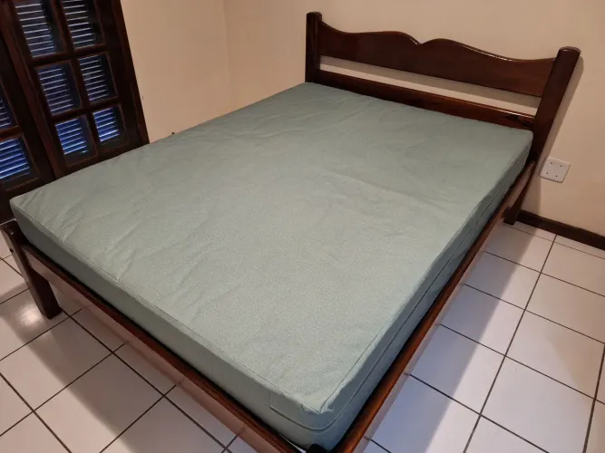 Camas de Casal em Madeira com Colchão