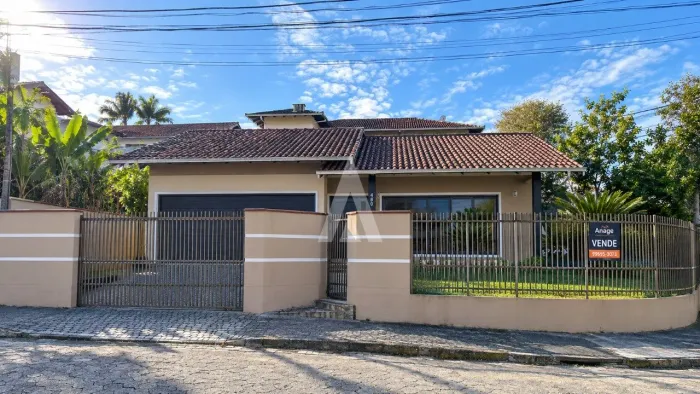 Casa com 2 quartos à venda no bairro Floresta, em Joinville-SC, por R$ 1.170.000,00.