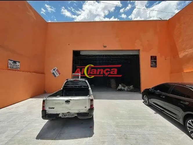 Título: Salão Comercial 200m², Com 4 vagas, 2 banheiros á locação!