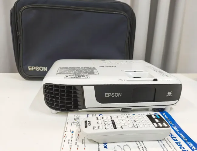 Projetor Epson X51+ 3.800 LÚMENS SUPORTA FULL HD EM PERFEITO ESTADO