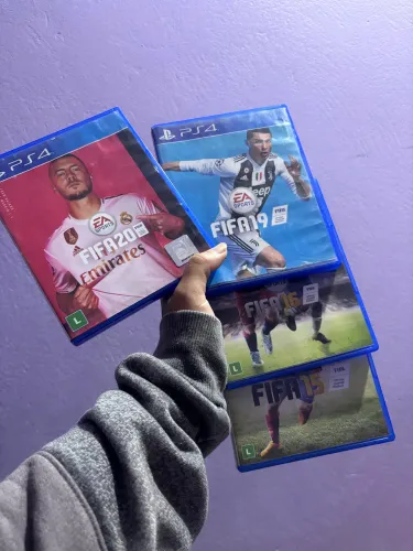 Combo jogo FIFA PS4 - 15/16/19/20