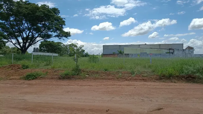 Área 1050m² Vendo ou troco 