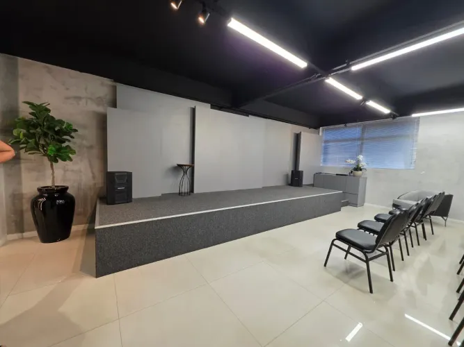Palco Completo , com Painéis e armário de apoio