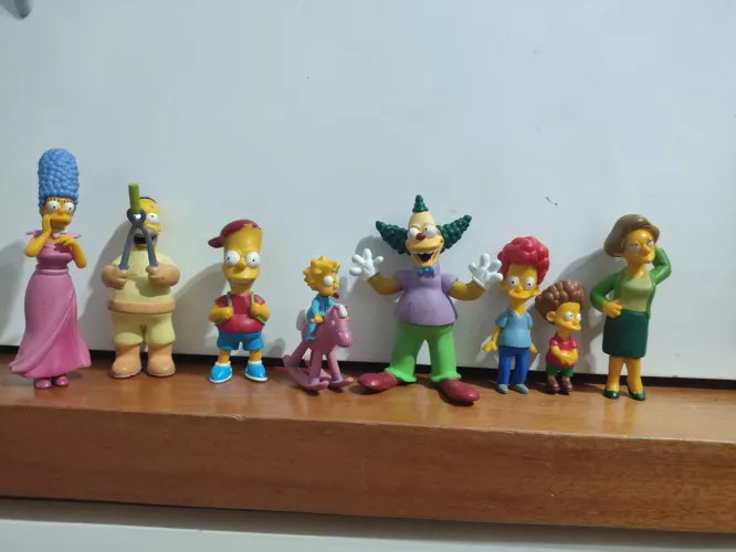 Kit com 8 personagens dos Simpsons miniatura long jump colecionáveis