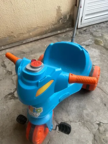 TRICICLO INFANTIL com empurrador e pedal
