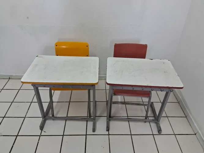 4 conjuntos de Carteiras escolares infantis