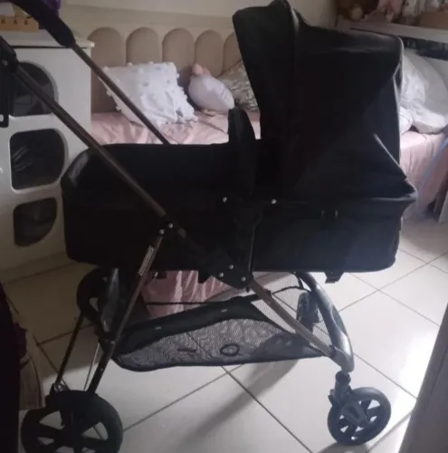 Carrinho de bebê  seminovo galzerano 