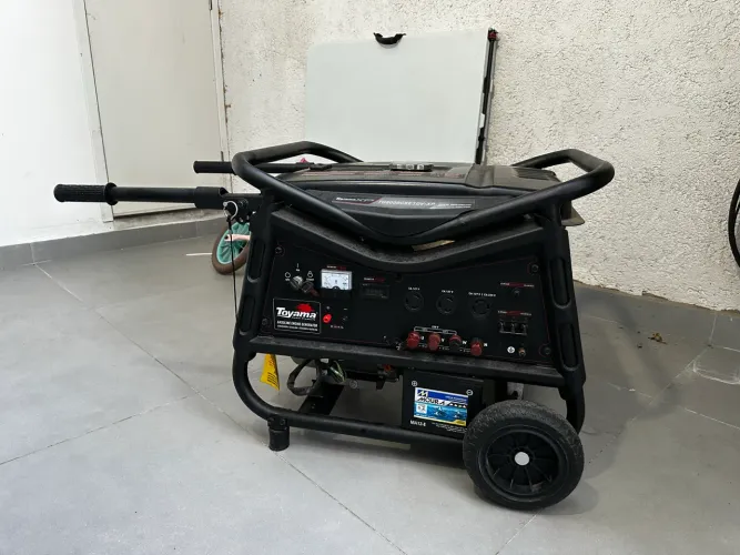 Gerador Energia Gasolina 8,9 Kva Com Avr Trifásico Toyama - Estado de zero