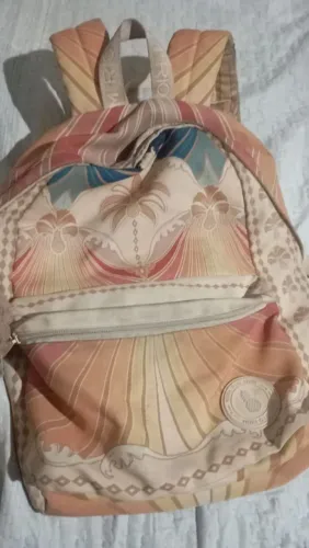 Mochila e garrafa farm