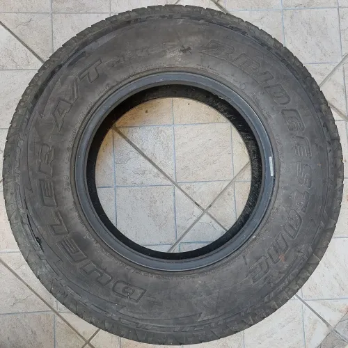Pneu 255/70 R 16