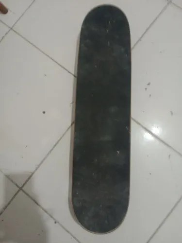 Vendo Skate semi novo (troco por algo do meu interesse) baixei para ir logo