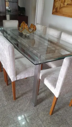 Mesa e oito cadeiras exclusiva!