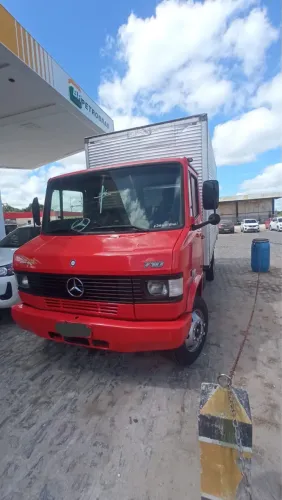 Mercedinha 710 em ótimo estado de conservação 
