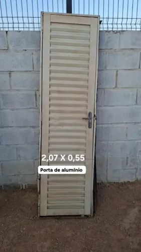 Porta de alumínio 2,07x55