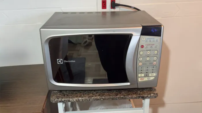 Vendo Forno Microondas Eletrolux 20L