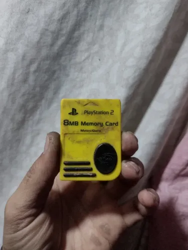 Memory card PS2 amarelo