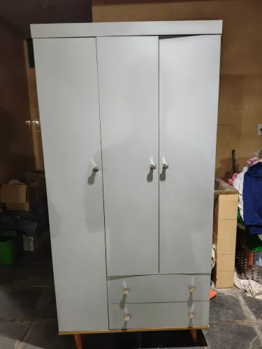 Guarda roupas 3 portas e 2 gavetas