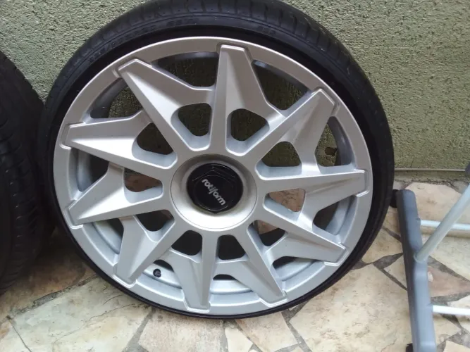 Jogo de rodas Rotiform com pneus aro 20 225/30