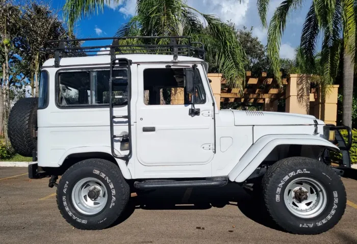 Toyota Band.Jipe Cap.de Aço Chas. Curto Diesel 1990