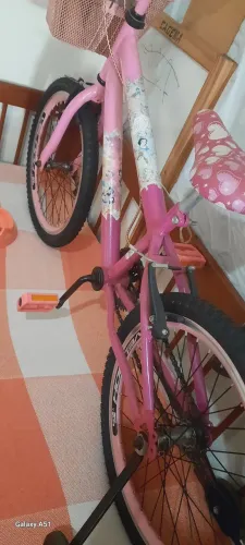 Bicicleta para menina semi nova