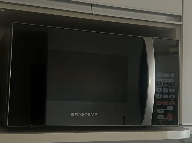 Micro-ondas Brastemp 30L BMS45FBANA Inox - Ótimo Estado