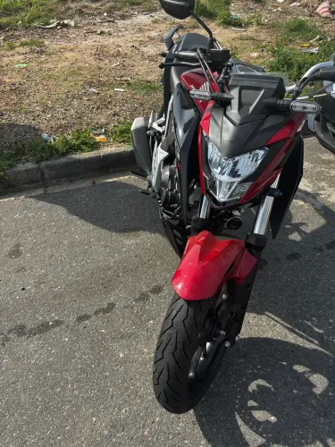 Vende-se Moto Honda 300 F