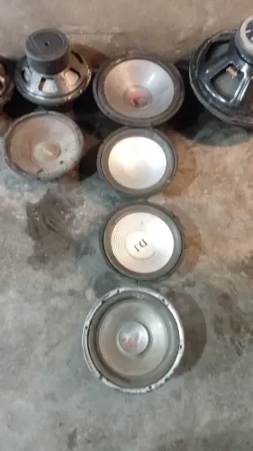 Vendo 24 carcaças de alto falantes