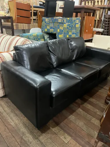Sofá 3 lugares Preto Couro
