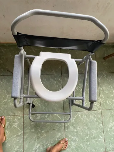 Cadeira de Banho Higiênica Dellamed com Rodas - Excelente Estado
