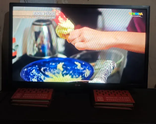 TV LG 32" LED (Modelo: 32LB530B) - Excelente Estado!