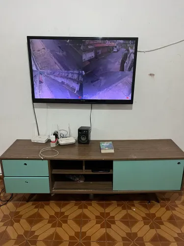 Rack para TV Estilo Retrô (Amadeirado com Verde-Água)