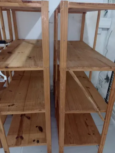 Vendo prateleiras de madeira