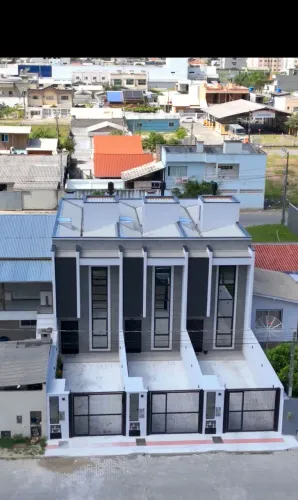 SOBRADO EM ITAPEMA, COM 03 DORMS., SENDO 01 SUITE, FINANCIÁVEL, ALTO PADRÃO!!! Morretes