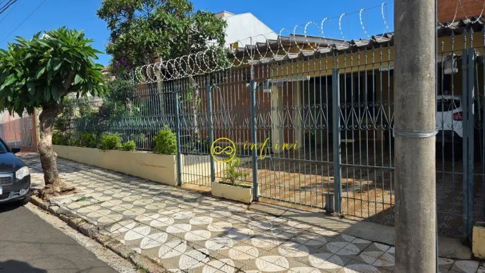 Casa com 3 Quartos, sendo 1 Suíte para alugar, 272 m² por R$ 6.500/mês - Vila Trujillo - S