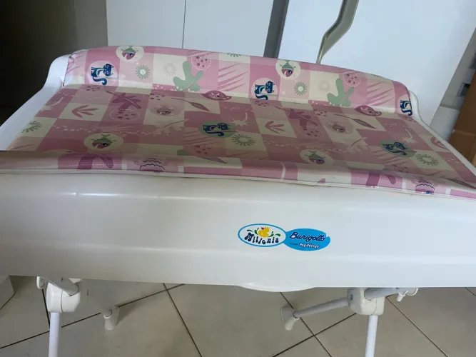 Trocador de fraldas para bebê ( banheira / desmontável