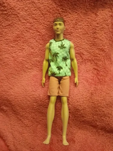 Boneco Ken + sapatos de brinde
