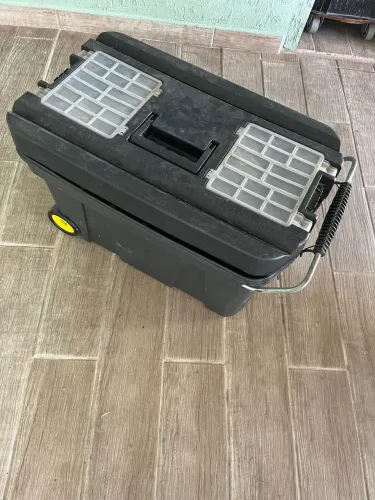 Caixa ferramentas com rodas