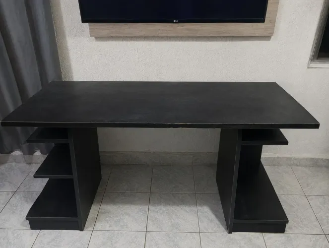 Mesa preta para computador