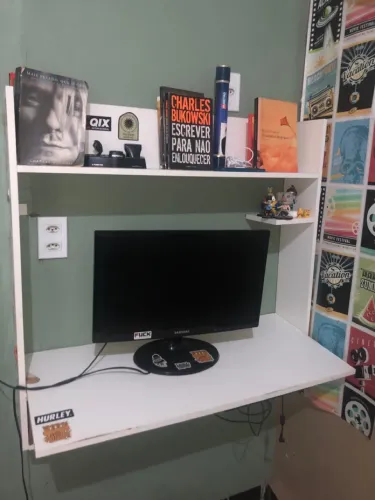 Mesa de cabeceira + escrivaninha