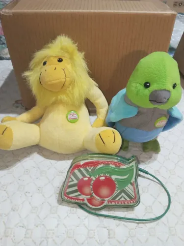 2 pelúcias e 1 amplificador de som portátil do Guaraná Antarctica, LEIA O ANÚNCIO