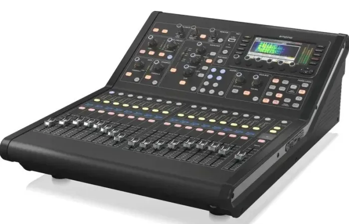 Mesa de Som Midas M32R Live + Case Profissional 6U