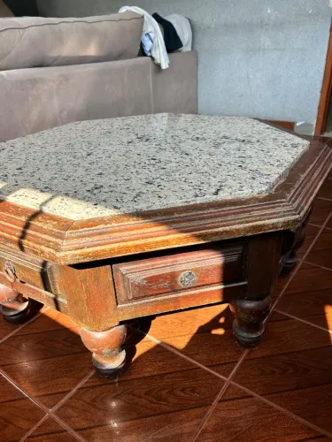 Mesa de Centro Rústica Madeira Maciça com Tampo em Granito Natural