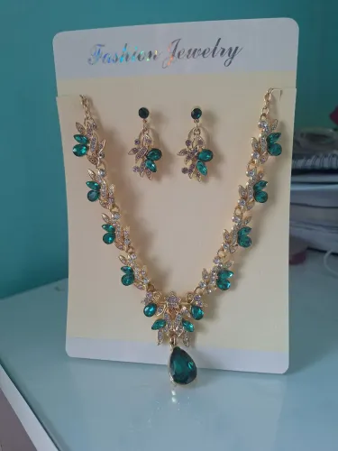 Conjunto de joias na cor verde