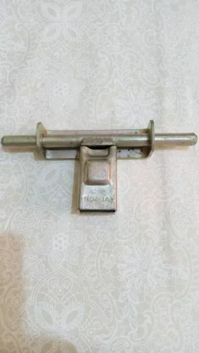 Tecnotrava Trinco Ferrolho com cadeado para portão 