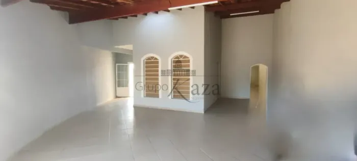Oportunidade - Casa Térrea - Jardim Satélite - 3 Dormitórios - 121m².