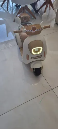 Linda moto elétrica infantil