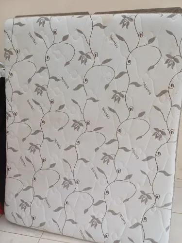 Cama box com a base
