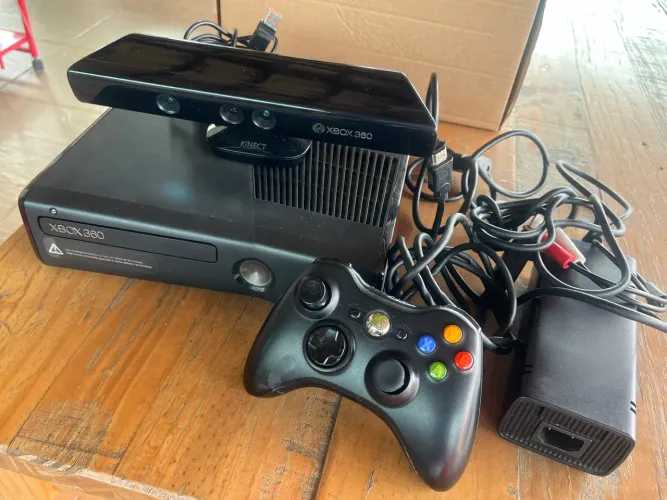 Xbox 360 Slim 500GB Desbloqueado + kinect + Manete + Jogos 