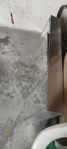 Vende se um armário de banheiro