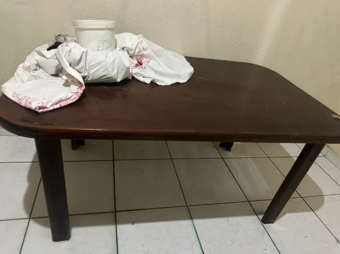 Vende mesa de madeira grande